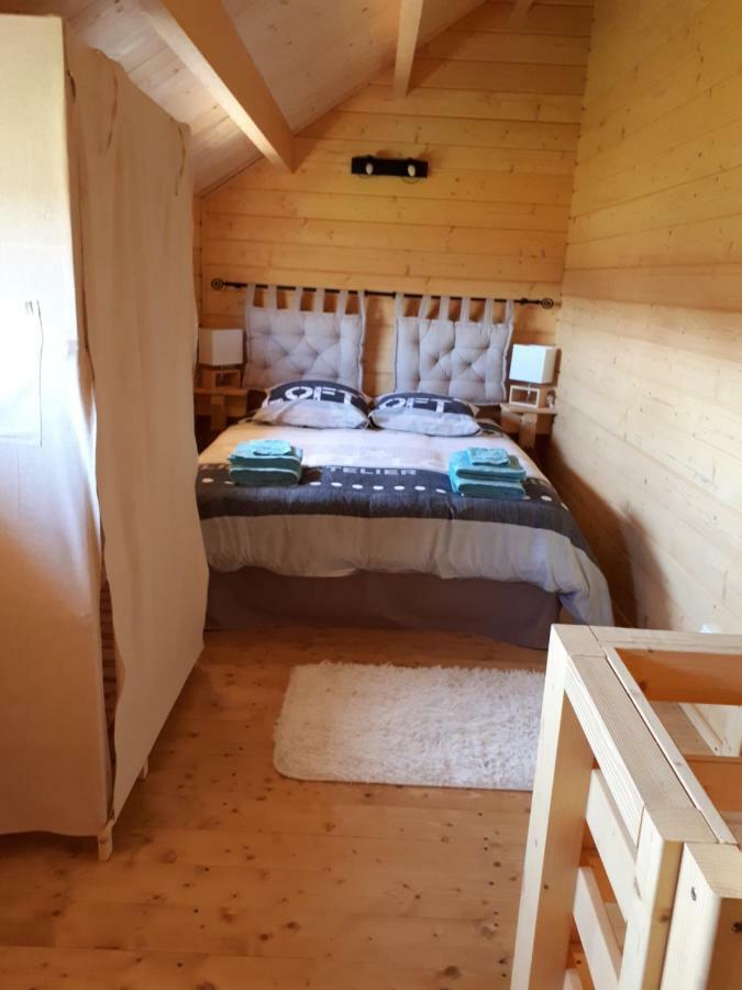 Gite Le Chalet Des Milles Et Un Chemins Castelnou Exteriér fotografie