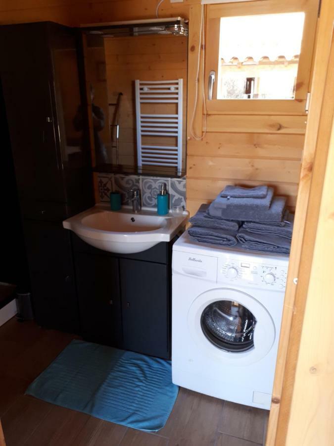 Gite Le Chalet Des Milles Et Un Chemins Castelnou Exteriér fotografie