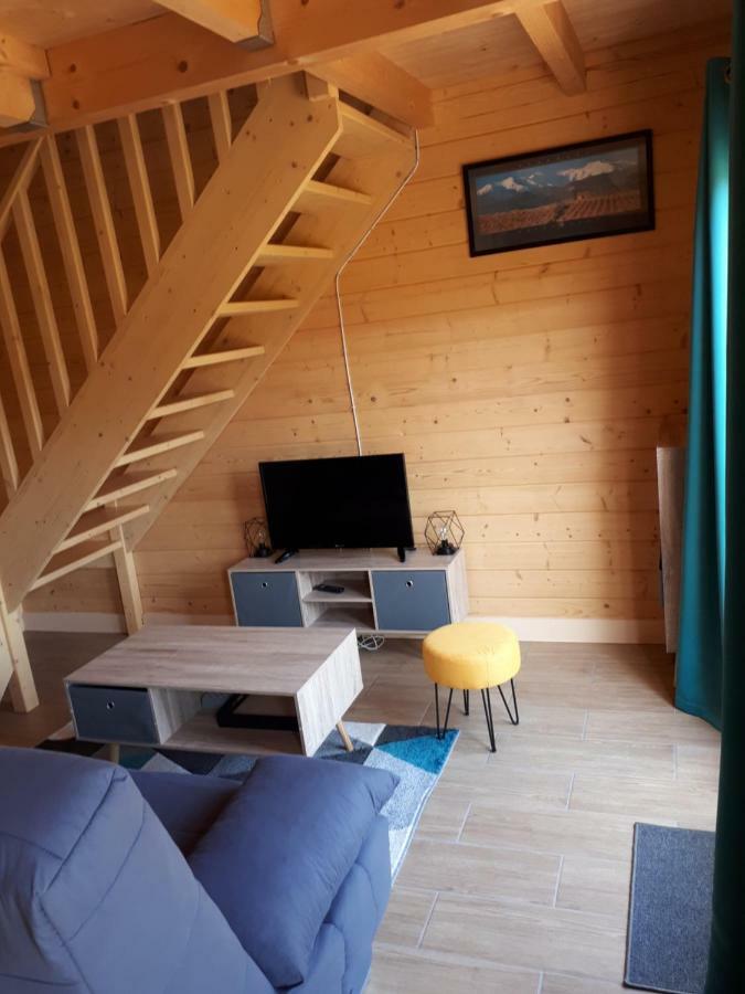 Gite Le Chalet Des Milles Et Un Chemins Castelnou Exteriér fotografie
